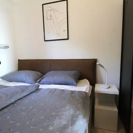 Apartment Cinema *
